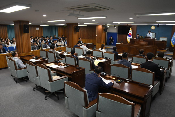 인천 미추홀구의회가 제288회 정례회를 개회하고, 2024회계연도 결산 승인과 2025년도 제1회 추가경정예산안 심사 등 본격적인 의정활동에 돌입했다.  (사진제공=미추홀구의회)