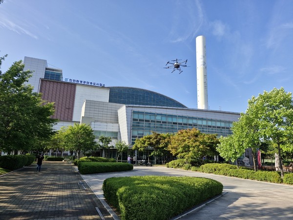 인천환경공단과 수도권기상청이 인천 도심 지역 악취 확산 문제 해결을 위해 손을 맞잡았다. (사진제공=인천환경공단)
