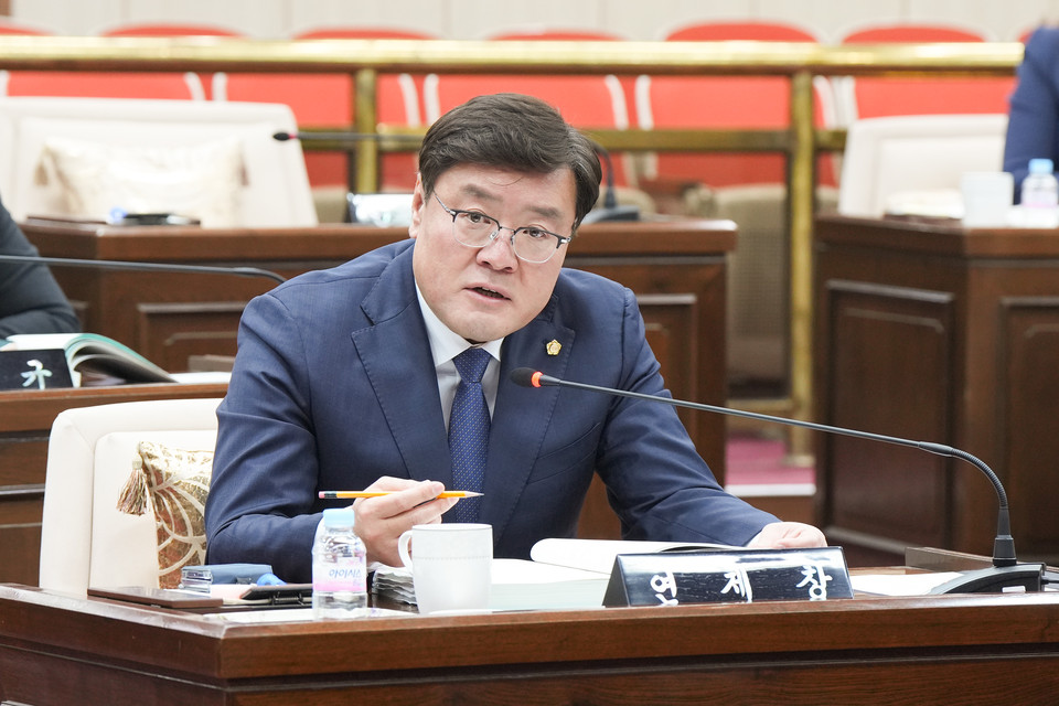 연제창 포천시의회 부의장이 시청 구내식당 운영 관련 논란에 대해 “사내 복지가 아닌 지역사회 상생의 관점에서 접근해야 한다”는 입장을 밝혔다. (사진제공=포천시의회)