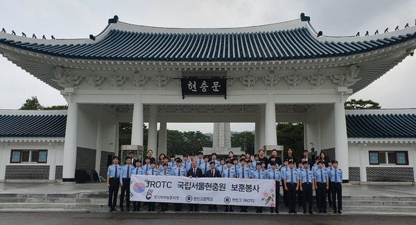 경기북부보훈지청이 호국보훈의 달을 맞아 한민고등학교 JROTC 학생들과 함께 국립서울현충원에서 ‘보훈봉사활동’을 실시하며 나라사랑 정신을 되새겼다. (사진제공=경기북부보훈지청)