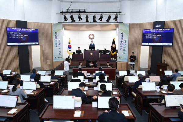 화성특례시의회 제242회 1차 정례회 제2차 본회의 개의.
