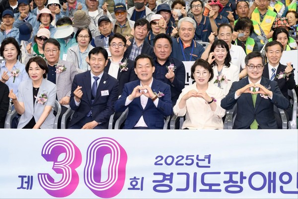 이재준 수원시장이 “장애는 차이일 뿐, 오늘 우리는 하나가 되었습니다”며 11년 만에 수원에서 열린 ‘경기도장애인축제한마당’의 감동을 전했다. (사진=이재준 수원시장 페이스북)