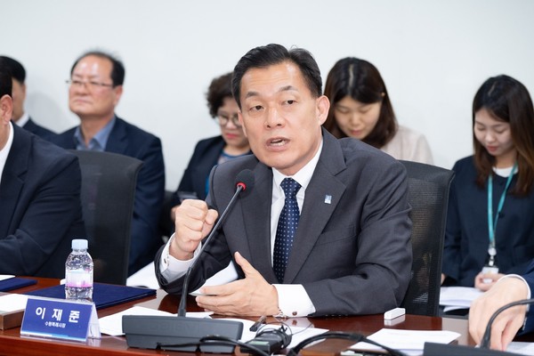 대한민국특례시시장협의회(대표회장 이재준 수원시장)와 인구감소지역시장·군수·구청장협의회(대표회장 송인헌 괴산군수)는 28일 국회 의원회관에서 상생협력 협약을 체결하고, 협력을 약속했다. 대한민국특례시시장협의회(대표회장 이재준 수원시장)와 인구감소지역시장·군수·구청장협의회(대표회장 송인헌 괴산군수)는 28일 국회 의원회관에서 상생협력 협약을 체결하고, 협력을 약속했다.