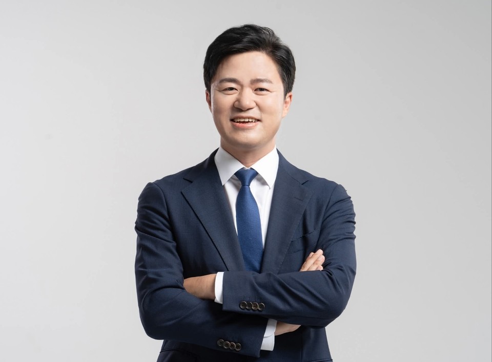 박상혁 더불어민주당 수석대변인은 18일 오후 서면 브리핑을 통해 이 대통령의 첫 해외 순방과 G7 정상회의 참석에 대해 “대한민국이 세계 외교 무대에 당당히 복귀했다”고 평가했다. (사진=박상혁 의원 페이스북)
