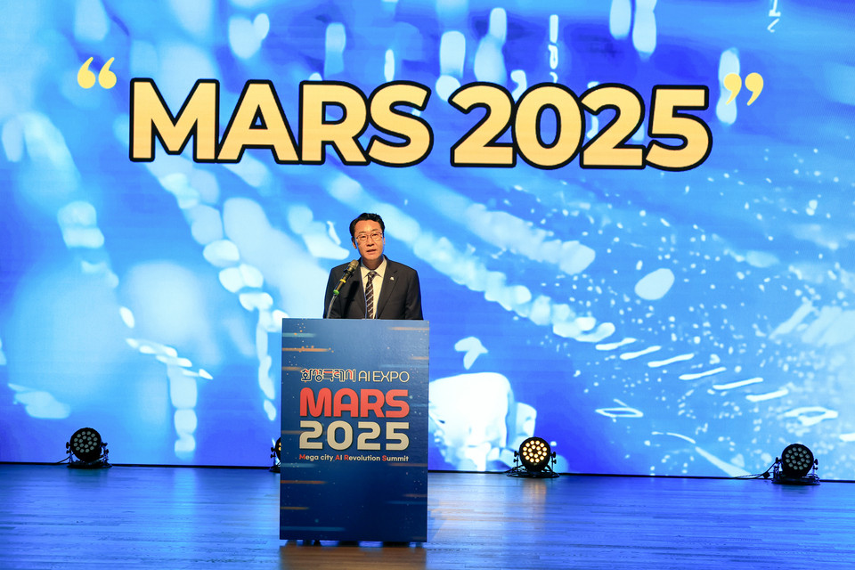 정명근 화성특례시장이 18일 MARS 2025 개회식에서 환영사를 하고 있다. (사진제공=화성시)
