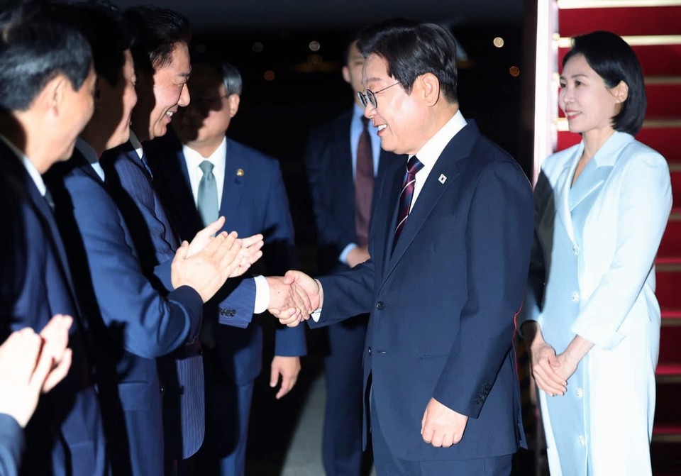 더불어민주당이 19일 오전 국회에서 제40차 정책조정회의를 열고 이재명 대통령의 G7 정상회의 외교성과를 자평하며, 민생 추경안의 신속한 처리를 촉구했다. 이재명 대통령이 캐나다에서 열린 G7 정상회의 참석 일정을 마치고 19일 새벽 서울공항을 통해 귀국했다. (사진=김병기 원내대표 페이스북)