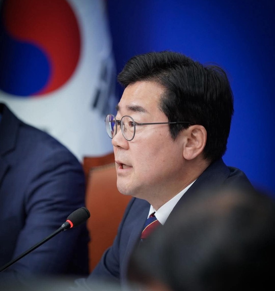 박찬대 더불어민주당 전 원내대표가 19일 오전 자신의 SNS에 “Democratic Korea is back”이라는 문구로 글을 시작하며, 이재명 대통령의 G7 정상회의 참석을 대한민국 외교의 복귀이자 민주주의 회복의 신호탄으로 평가했다. (사진=박찬대 전 원내대표 페이스북)