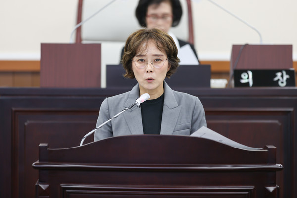 인천 동구의회 장수진 의원이 20일 열린 제285회 임시회 제1차 본회의에서 2026년 출범 예정인 제물포구와 철도역 명칭이 맞지 않아 발생할 혼란을 해소하기 위한 대책을 발표했다. (사진제공=동구의회)