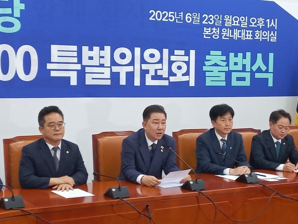 더불어민주당이 23일 국회에서 ‘코스피 5000 특별위원회’ 출범식을 열고 주식시장 제도 개혁에 본격 착수했다.  (사진=김병기 원내대표 페이스북)