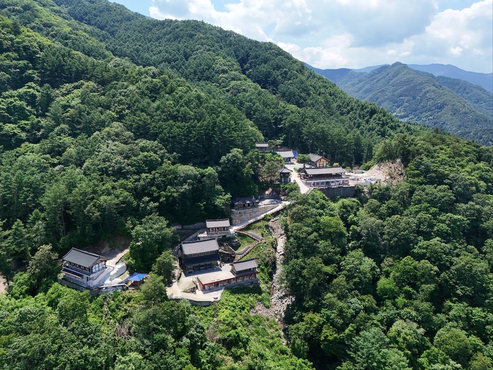 23일 오후 2시20분께 찾은 가평 대원사는 짙푸른 숲이 사방을 감싸는 북면 백둔리의 깊은 골짜기에 자리한 근현대 사찰이다. (사진=김광섭 기자)