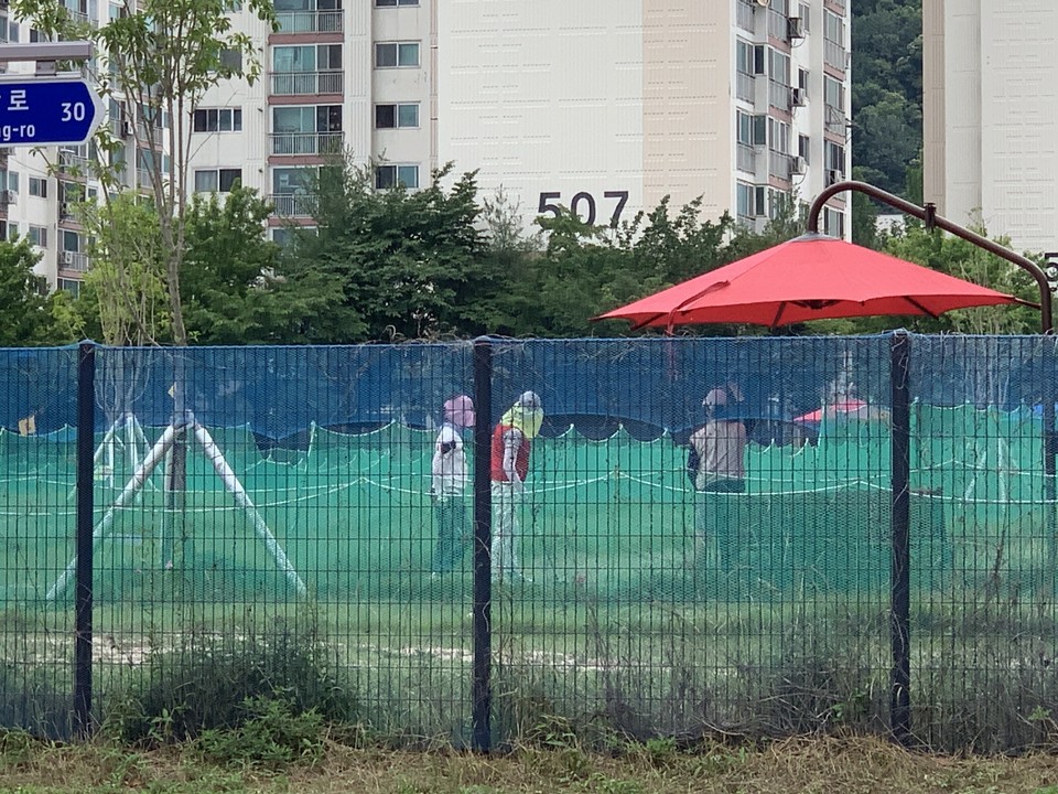 24일 오전 11시45분께 동두천시 송내동 파크골프장에서 시민들이 파크골프를 즐기고 있다.  (사진=오기춘 기자)