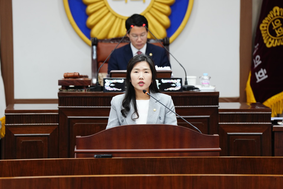 포천시 공공건축물 공사에서 불법 하도급이 이뤄졌고, 이를 집행부가 알고도 묵인했다는 의혹이 제기되며 지역 사회에 파장이 일고 있다. (사진제공=포천시의회)
