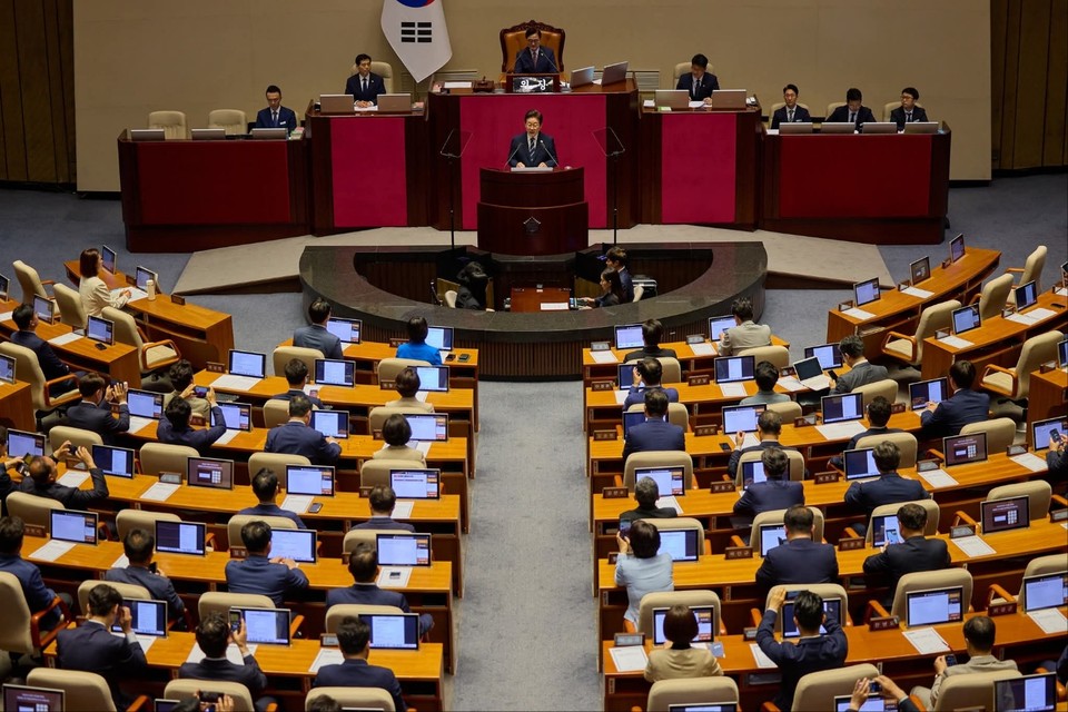 이재명 대통령이 26일 오전 국회 본회의장에서 2025년도 추가경정예산안 시정연설을 갖고 “지금이 바로 정부가 나서야 할 타이밍”이라며 “정부의 존재 이유는 국민의 삶을 지키는 것”이라고 강조했다. 취임 22일만인 이날 연설에서 ‘경제’라는 단어는 총 28회 등장해 경제 회복을 국정 최우선 과제로 삼겠다는 의지를 강하게 드러냈다. (사진=이재명 대통령 페이스북)