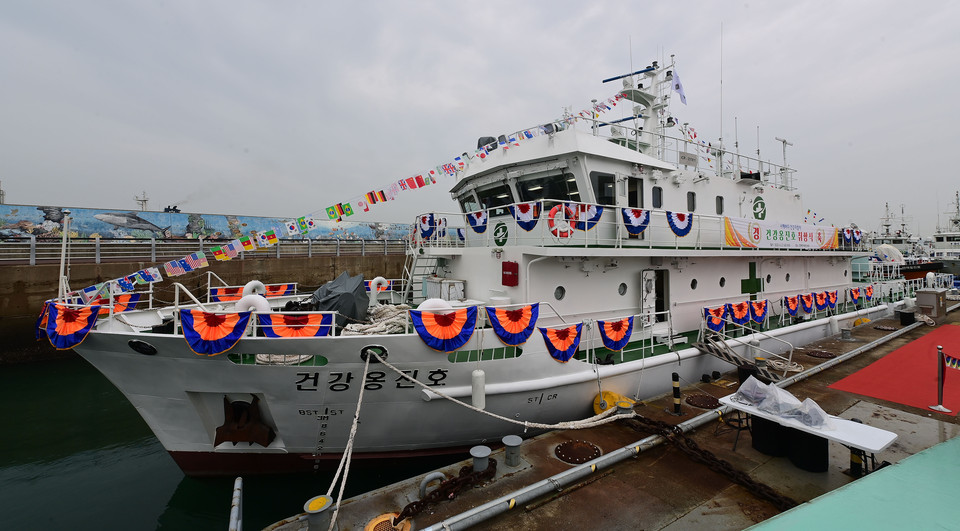인천광역시는 27일 오전 9시부터 인천항 역무선부두 4잔교에서 옹진군 신규 병원선 ‘건강옹진호’의 취항식을 개최했다. 사진은 건강옹진호. (사진제공=인천시)