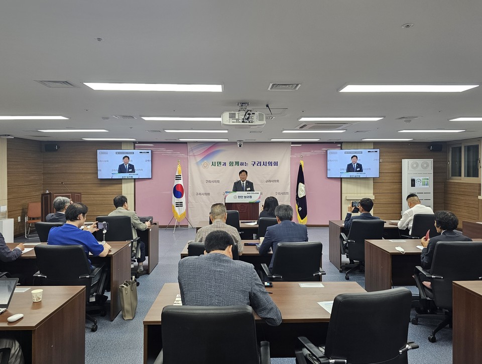 구리시의회가 27일 오전 11시, 의회 멀티룸에서 시의회 출입 기자를 대상으로 26일 종료된 ‘제350회 1차 정례회’기간 동안 진행된 구리시 주요 현안과 관련한 의정 현안브리핑을 열었다. (사진=이건구 기자)