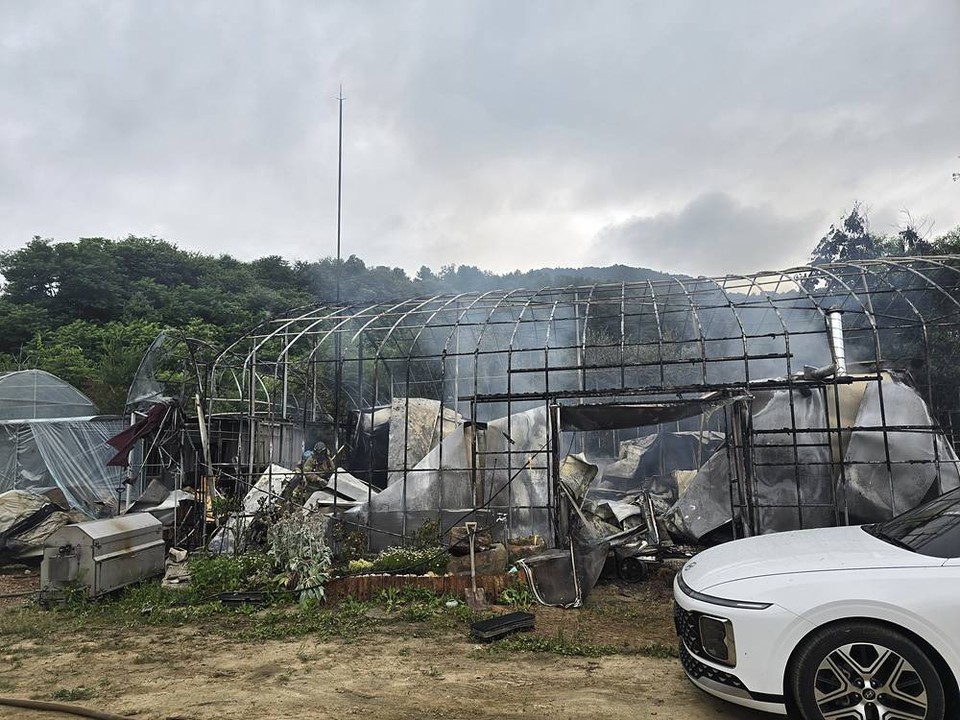 1일 오전 5시33분께 양평군 양동면의 한 주거용 비닐하우스에서 불이 났다. (사진제공=경기도소방재난본부)