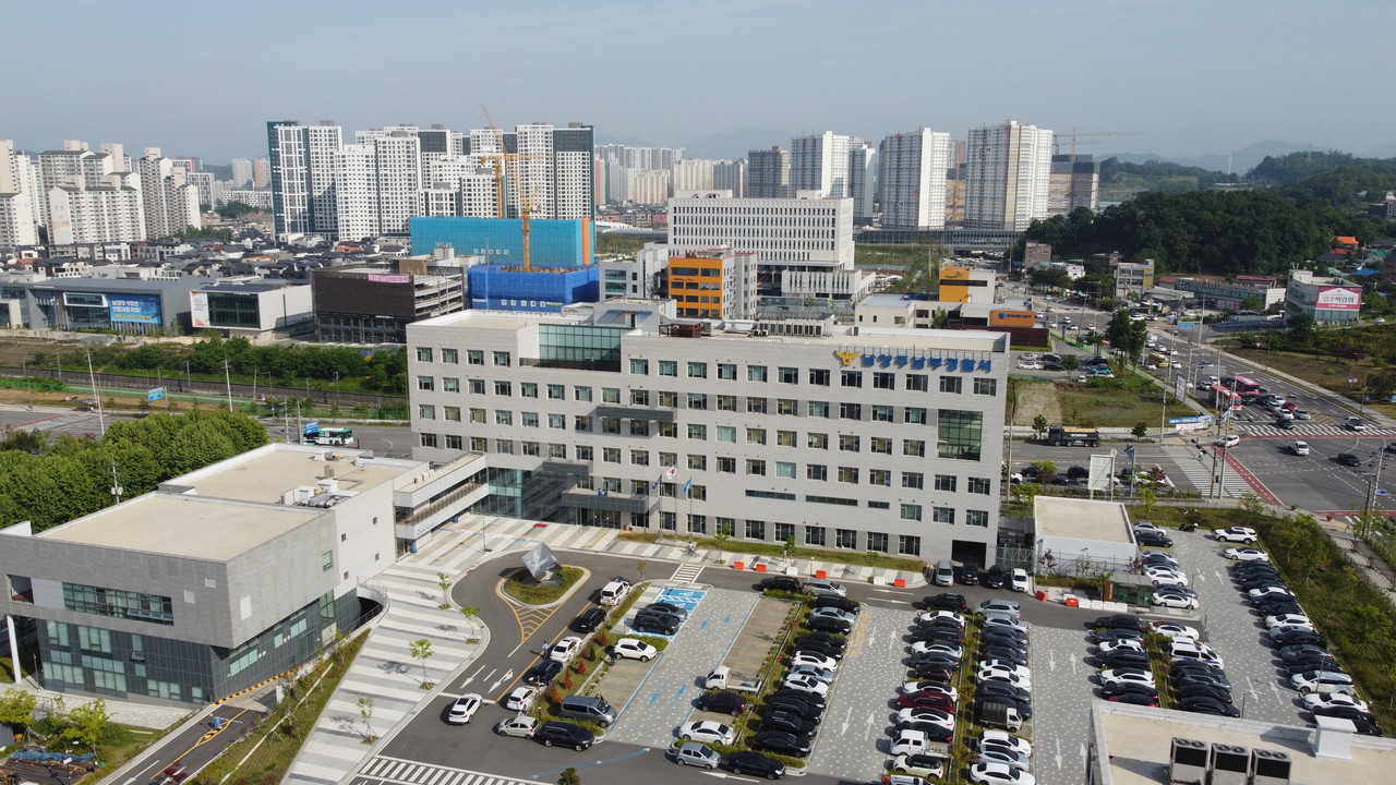 남양주남부경찰서는 존속살해 혐의로 A(29)씨를 구속했다고 14일 밝혔다. 사진은 남양주남부경찰서 전경. (사진=중앙신문DB)