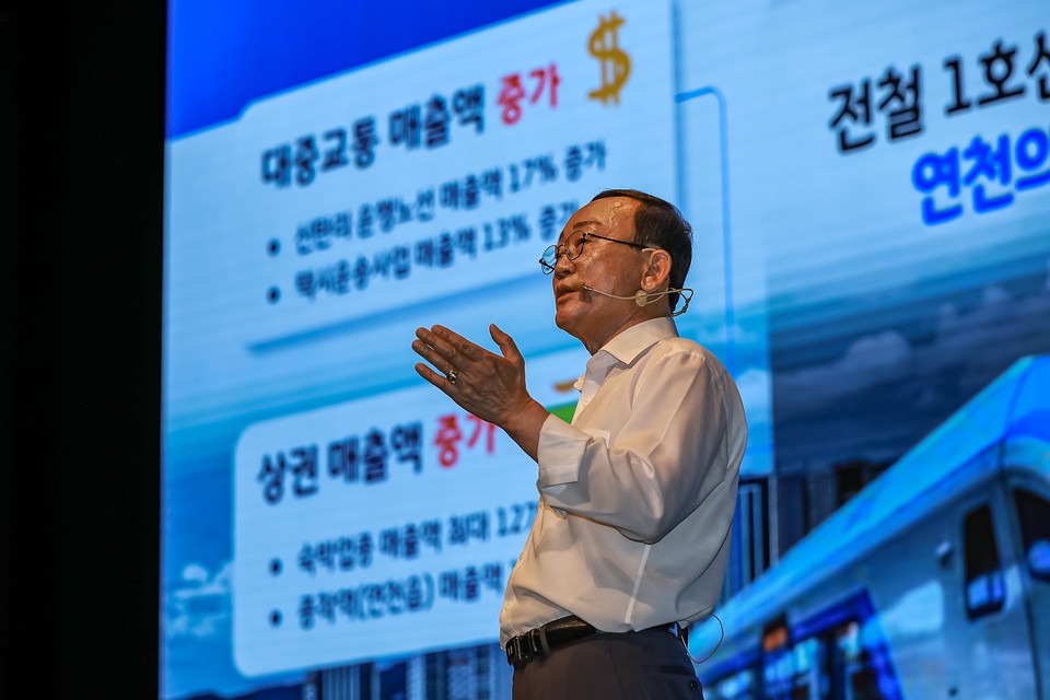 연천군이 1일 ‘AI·Green Bio 미래 성장도시 연천’을 주제로 미래비전 행사를 개최하고, 민선8기 3주년을 맞아 주요 정책성과와 향후 비전을 군민과 공유했다. (사진제공=연천군)