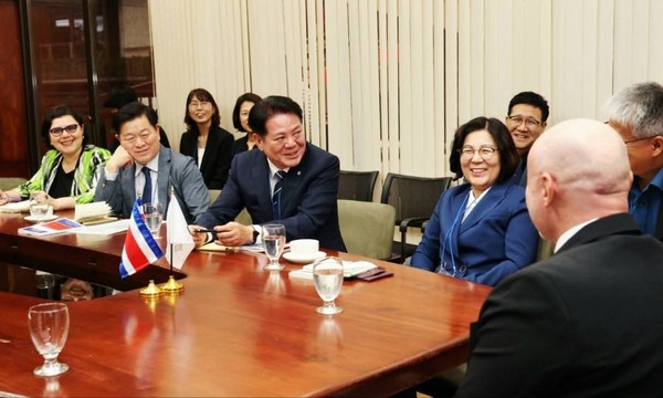 최대호 안양시장이 2일 오후 SNS를 통해 특별한 국제 외교 일정을 전했다. (사진=최대호 안양시장 페이스북)