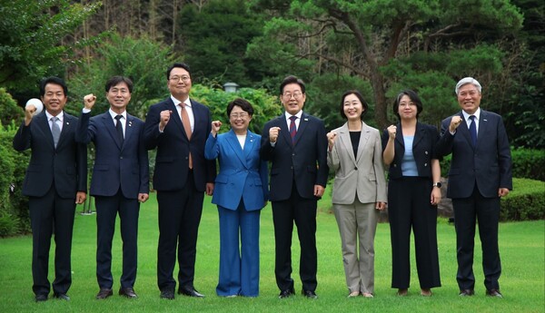 기본소득당 용혜인 대표가 대통령과의 오찬 회동에서 기본소득형 국정공약 이행을 강하게 촉구했다. (사진=용해'혜인 기본소득당 대표 페이스북)