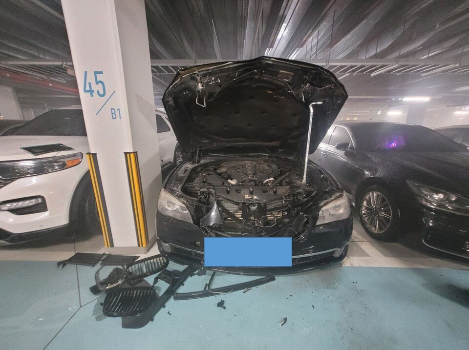 광주시의 한 아파트 지하주차장 BMW 차량 내부에서 불이 나 주민 수십 명이 대피하는 소동이 벌어졌지만, 다행히 인명피해는 발생하지 않았다. (사진제공=경기도소방재난본부)