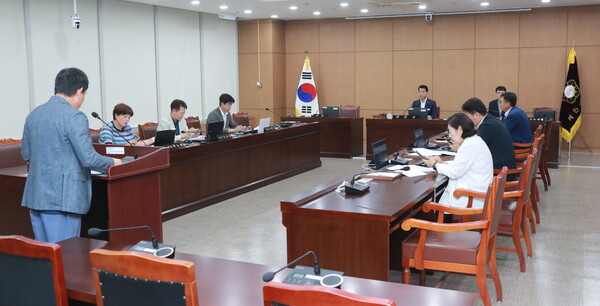이천시의회는 10일 상임위원회실에서 제254회 이천시의회 제1차 정례회 폐회 중 제1차 의회운영위원회를 열어, 제255회 임시회 의사일정을 이같이 협의했다. (사진제공=이천시의회)