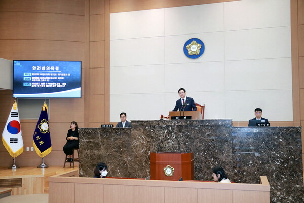 이천시의회가 17일 제255회 임시회를 개회하고 2025년도 제2회 추가경정예산안을 포함한 총 37건의 안건을 심의하며 지역 현안 대응에 나섰다. (사진제공=이천시의회)