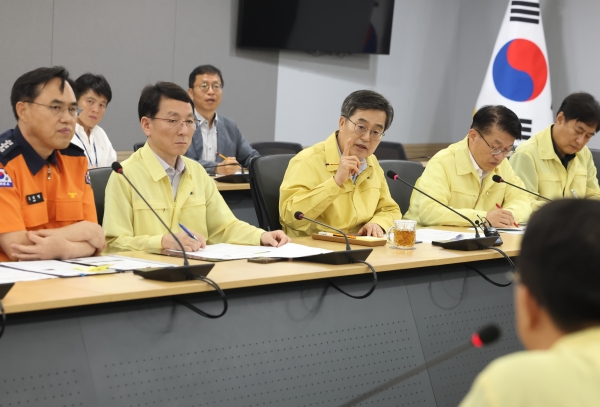 김동연, “긴장 늦추지 말고 도민 생명 재산 잃는 일 없도록 총력”