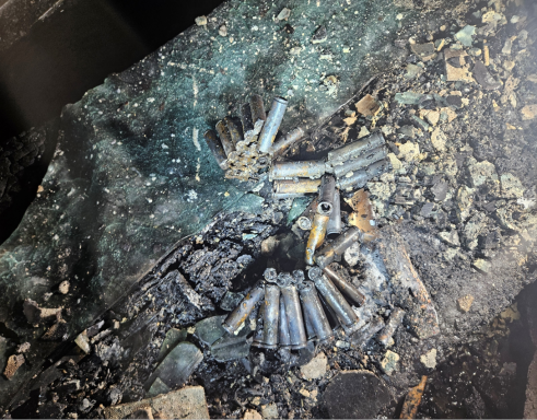 충전 중이던 낚시용 조명 배터리가 폭발하면서 단독주택에 불이 나 집 절반이 타는 화재가 발생했다. (사진제공=경기도소방재난본부)