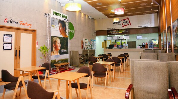 인천 미추홀구에서 운영하는 예술영화 전용관 ‘영화공간주안’이 문화체육관광부와 영화진흥위원회가 주관하는 ‘국민 영화관람 활성화 지원사업’에 선정돼 오는 25일부터 본격 시행에 들어간다. (사진제공=미추홀구)
