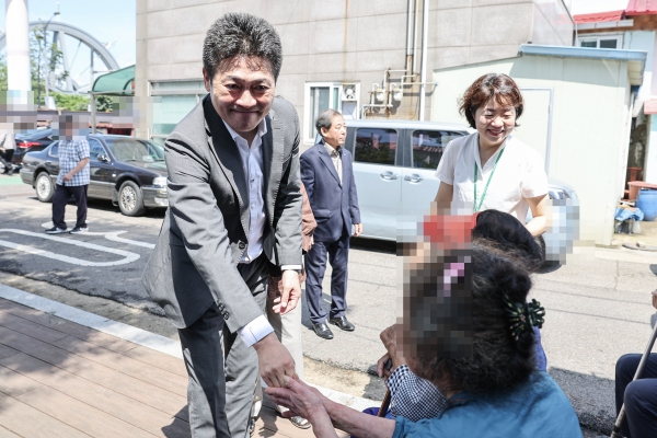 김정헌 중구청장, 여름 폭염철 맞아 쪽방촌 복지 현장 행보