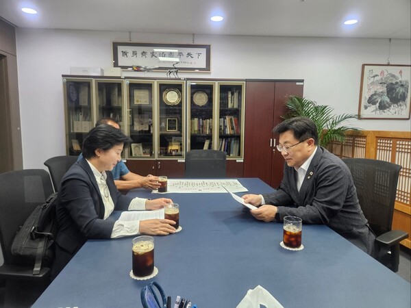 박은미 양평미래연대표가 24일 오전 자신의 페이스북을 통해 국립교통재활병원을 24시간 응급의료기관으로 지정해 줄 것을 촉구했다. (사진=박은미 양평미래연대대표 페이스북)