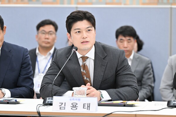 국민의힘 김용태 국회의원(포천·가평)이 이주배경 학생의 학습권 보장과 다국어 인재 양성을 위한 ‘특수외국어교육법’ 일부개정법률안을 대표발의했다. (사진제공=김용태 의원실)
