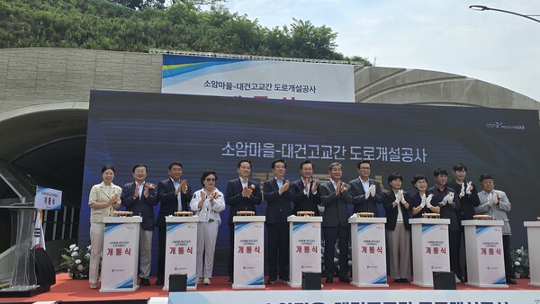 인천시는 소암마을~대건고교 구간의 신설 도로 개통식을 개최하고 1일부터 정식 통행을 시작한다. (사진제공=인천시)