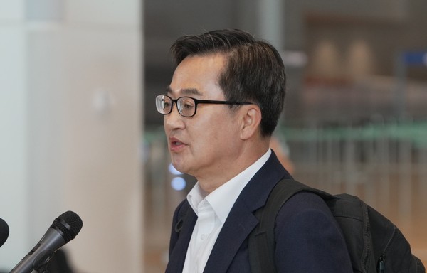 김동연 경기도지사가 9일 오전 인천공항 제2 출국장에서 대선 출마 선언을 하고 있다. (사진=순정우 기자)