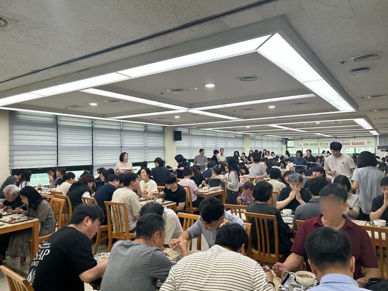 계양구청 구내식당이 직영 체제로 전환된 이후 직원들 사이에 식사 시간이 ‘작은 힐링의 순간’으로 자리잡고 있다. (사진제공=계양구)