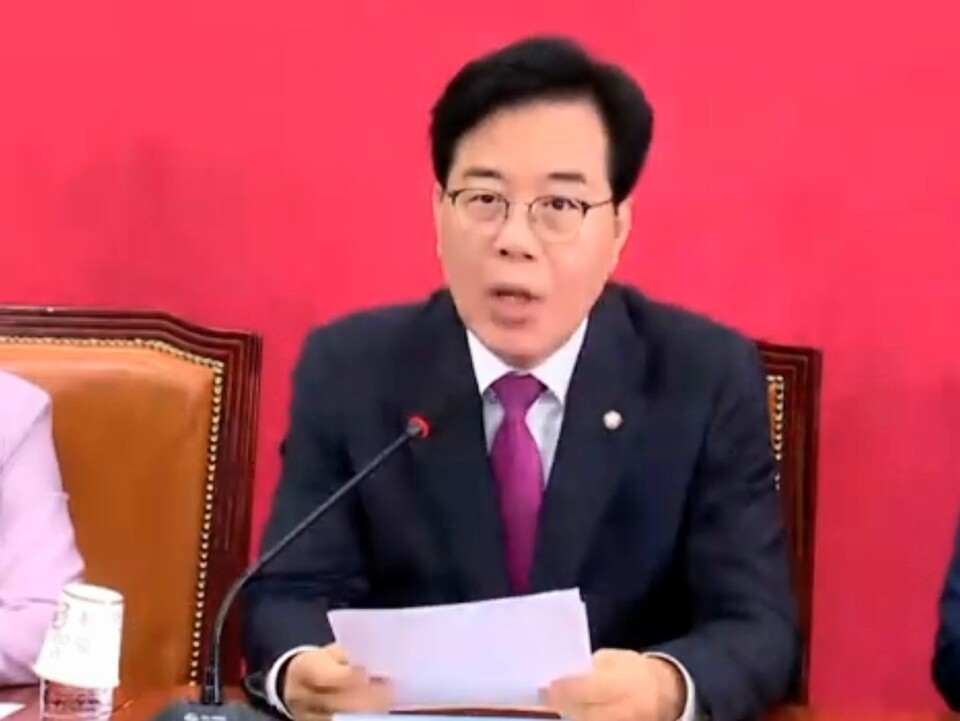 국민의힘 비상대책위원회가 11일 오전 국회에서 열린 비상대책회의에서 정부의 8·15 광복절 특별사면 추진을 강하게 비판하며 조국 전 법무부 장관과 윤미향 전 의원 사면 중단을 거듭 촉구했다. (사진=송언석TV)