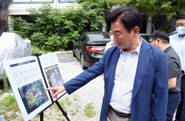 김동근 의정부시장이 12일 자신의 페이스북을 통해 용현산업단지(용현산단) 문화재 규제 완화 성과를 전했다.