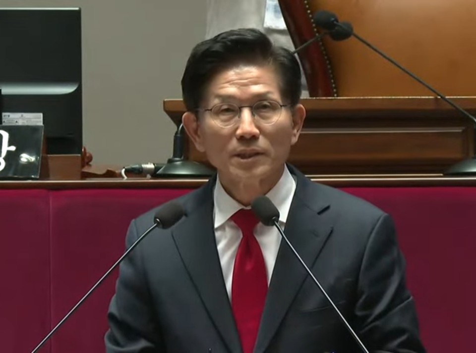 국민의힘 의원총회에서 김문수 대선 후보와 권영세 비상대책위원장이 단일화 문제를 두고 정면으로 충돌했다. (사진=국민의힘TV)