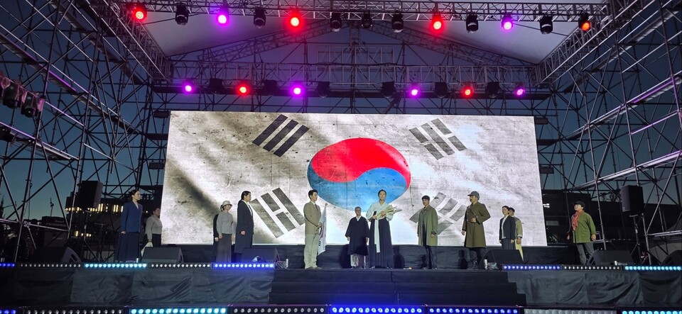 임병택 시흥시장이 15일 저녁 광복 80주년을 맞아 거북섬 특설 상설 무대에서 열린 '광복 80주년 K- 콘텐츠 페스티벌' 소식을 전했다. (사진=임병택 시흥시장 페이스북)