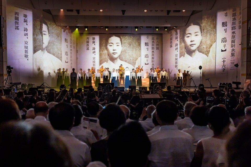 수원시가 광복 80주년을 맞아 시민 1만 명이 한자리에 모여 독립군가·애국가 등을 합창하고, 80년 전 국권 회복의 기쁨을 함께 나눴다. (사진=이재준 수원시장 페이스북)