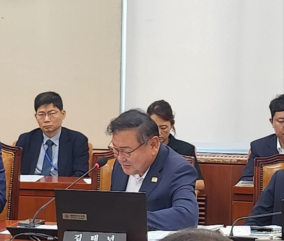 성남 수정구 재개발의 최대 걸림돌이었던 고도제한이 완화됐다. 김태년 국회의원은 19일 자신의 페이스북을 통해 ‘군사기지 및 군사시설 보호법’ 시행령 개정안이 국무회의에서 통과됐다고 밝혔다. (사진=김태년 의원 페이스북)