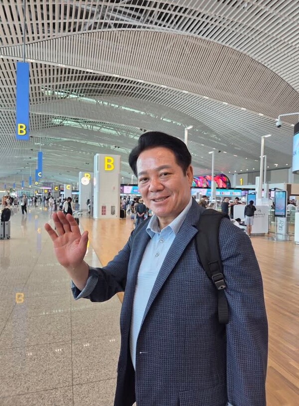 최대호 안양시장이 23일 오전 자신의 페이스북에 해외 정책연수를 위한 출국 소식을 전했다. (사진=최대호 안양시장 페이스북)