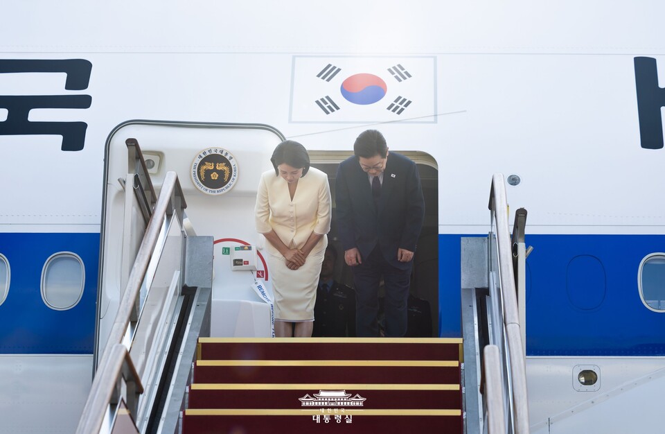이재명 대통령과 김혜경 여사가 23일 오전 서울공항을 통해 일본 순방길에 올랐다. (사진제공=대통령실)