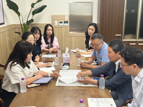 포천교육지원청이 25일 안산원곡초등학교를 방문해 이주배경학생 교육활동과 공간혁신 사례를 벤치마킹하며 지역 학교 지원 방향을 모색했다. (사진제공=포천교육지원청)