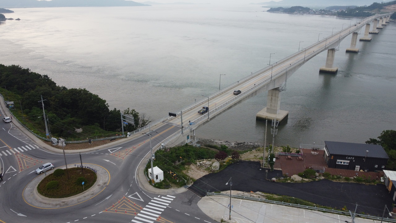 인천 강화군 본도와 삼산면 석모도를 잇는 석모대교는 총사업비 854억 원을 들여 2013년 3월에 착공,&nbsp;2017년 6월 27일 개통됐다. (사진=김광섭 기자)