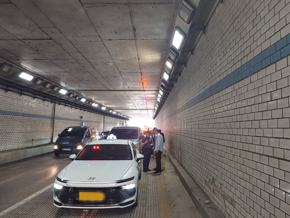 29일 오전 8시40분께 의정부시 장암동 지하차도에서 차량 7대가 추돌하는 사고가 났다. (사진제공=경기도북부소방재난본부)