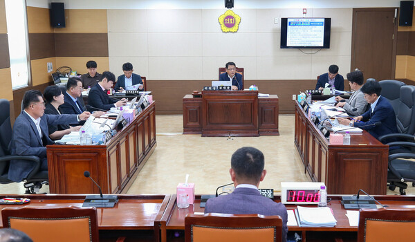 인천시의회 건설교통위원회 계산종합의료단지 도시개발사업 소위원회는 1일 제303회 임시회에서 8개월간의 활동 결과를 보고하고, 사업 정상화를 위한 4가지 권고사항을 제시했다. (사진제공=인천시의회)