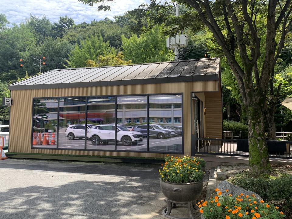 장애 청년들의 자립을 응원하는 특별한 공간, ‘햇살꿈앤 카페’ 이곳은 단순한 커피숍이 아니라, 장애 청년들이 직접 바리스타로 손님을 맞이하며, 사회적 자활을 꿈꾸는 희망의 무대다. (사진=오기춘 기자)