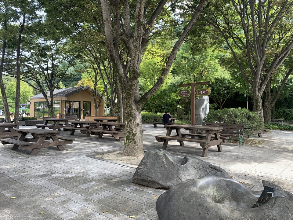 장애 청년들의 자립을 응원하는 특별한 공간, ‘햇살꿈앤 카페’ 이곳은 단순한 커피숍이 아니라, 장애 청년들이 직접 바리스타로 손님을 맞이하며, 사회적 자활을 꿈꾸는 희망의 무대다. (사진=오기춘 기자)